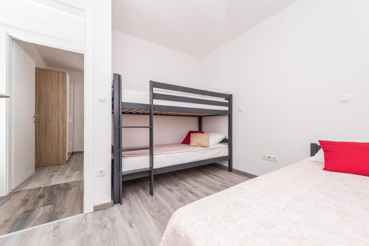 Apartments Janice Pakoštane Extérieur photo